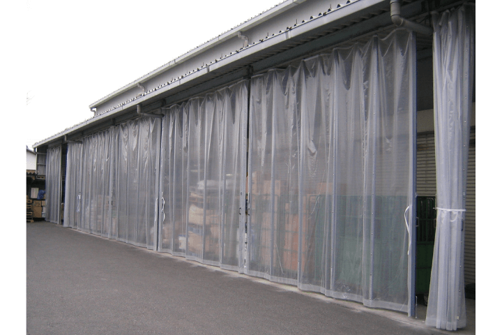 荷捌き場　芯材入りビニールカーテン